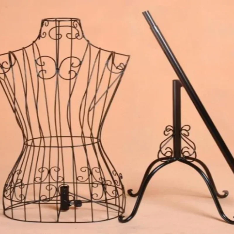 Dress Form Mannequin - 安定したベース,芸術的な金属製のドレス,仕立ての手工芸品の展示,衣類のショーケースを備えた鉄の女性のマネキン