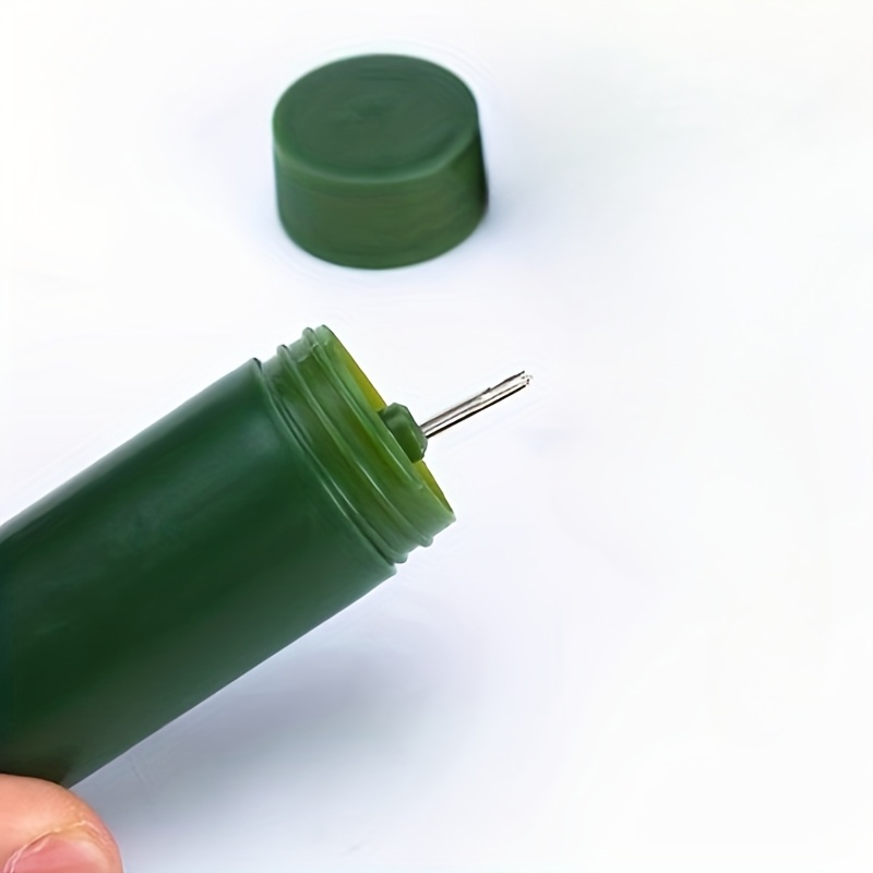 Sewing Technology - ミリタリーグリーンのポータブル裁縫キット、糸と針付きのコンパクトな緊急修理セット、素早い修理のための旅行用裁縫用品